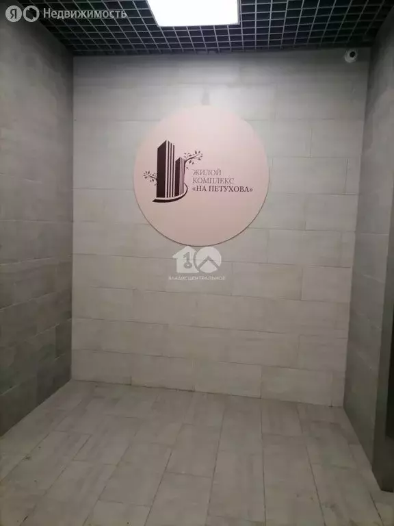 3-комнатная квартира: Новосибирск, улица Петухова, 172 (69.7 м) - Фото 1