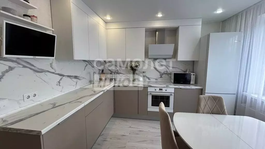 1-к кв. Тюменская область, Тюмень ул. Федюнинского, 56 (46.1 м) - Фото 1