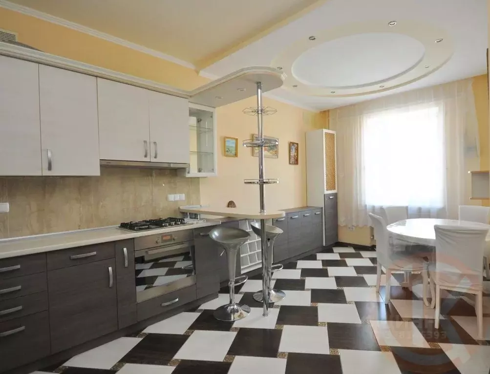 2-к кв. Крым, Евпатория просп. Ленина, 49 (100.6 м) - Фото 1