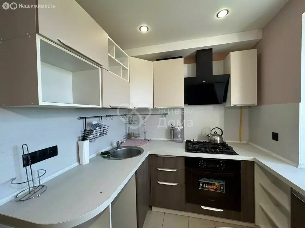3-комнатная квартира: Волгоград, улица Генерала Ватутина, 14 (57.7 м) - Фото 1