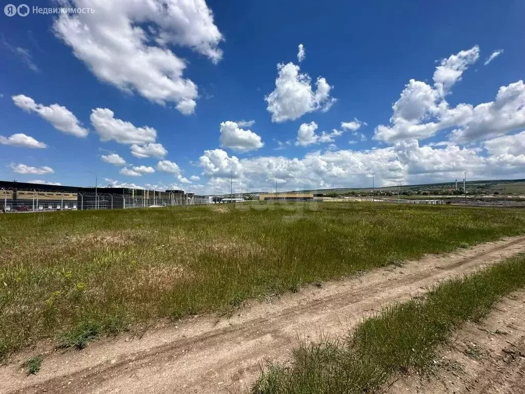 Участок в Симферопольский район, село Чистенькое (200 м) - Фото 1