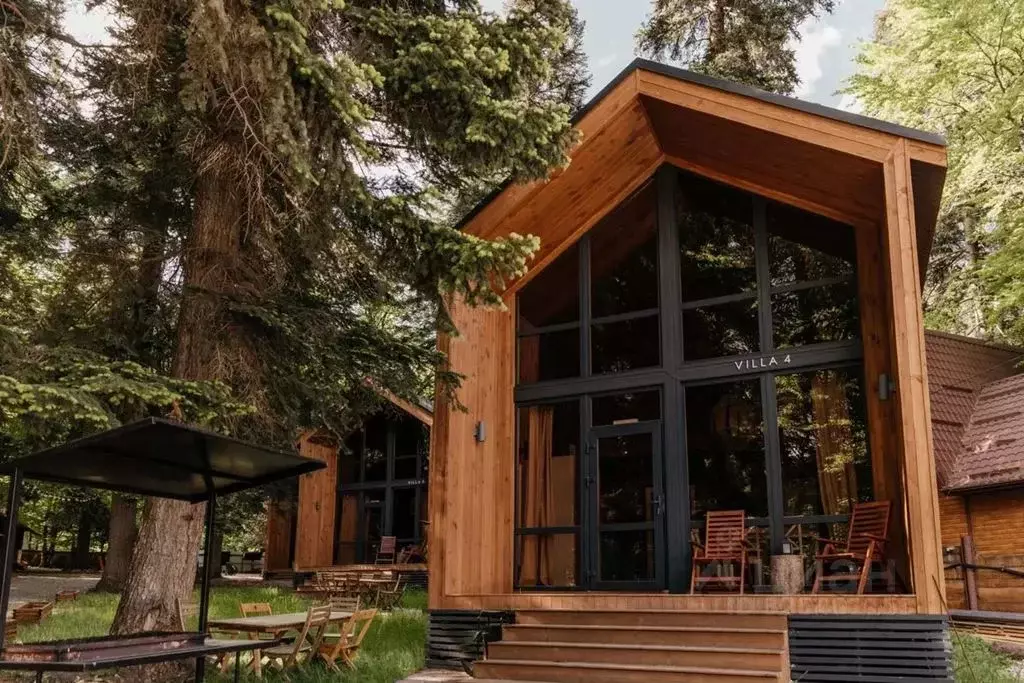 Дом в Карачаево-Черкесия, Зеленчукский район, с. Архыз ул. Банковская, ... - Фото 1