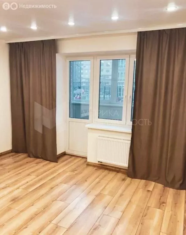 Квартира-студия: Тюмень, улица Мельникайте, 2к12 (30.1 м) - Фото 1