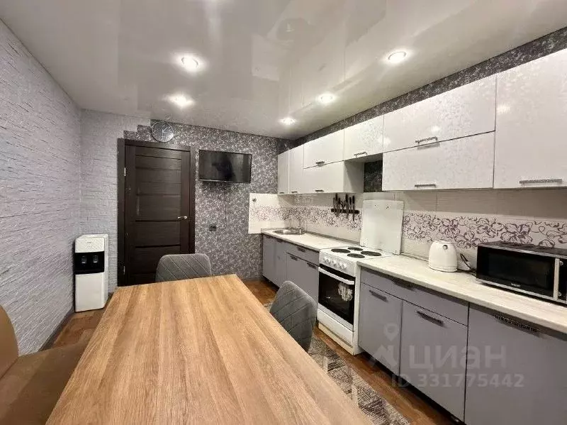 3-к кв. Челябинская область, Челябинск ул. Комарова, 135 (64.7 м) - Фото 1