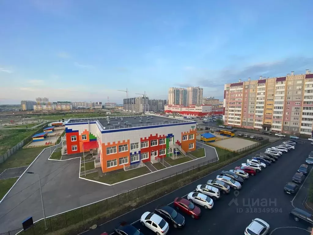 1-к кв. Курганская область, Курган Заозерный жилрайон, 4-й мкр, 17 ... - Фото 0