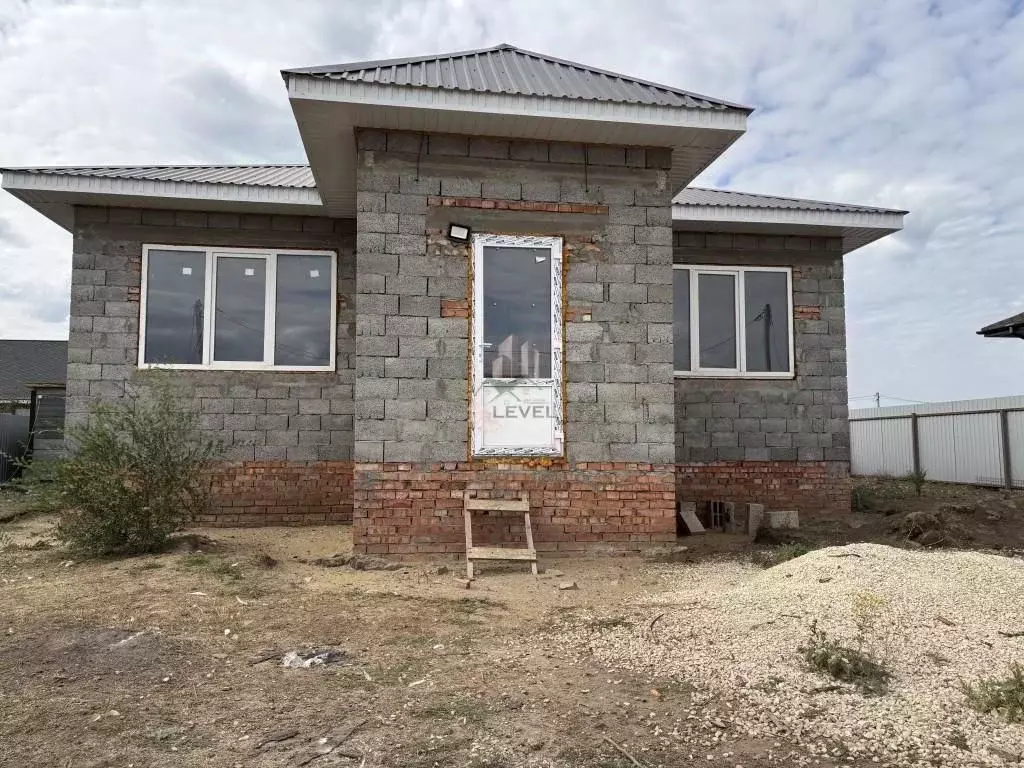 Дом в Саратовская область, Энгельсский район, Новопушкинское ... - Фото 1