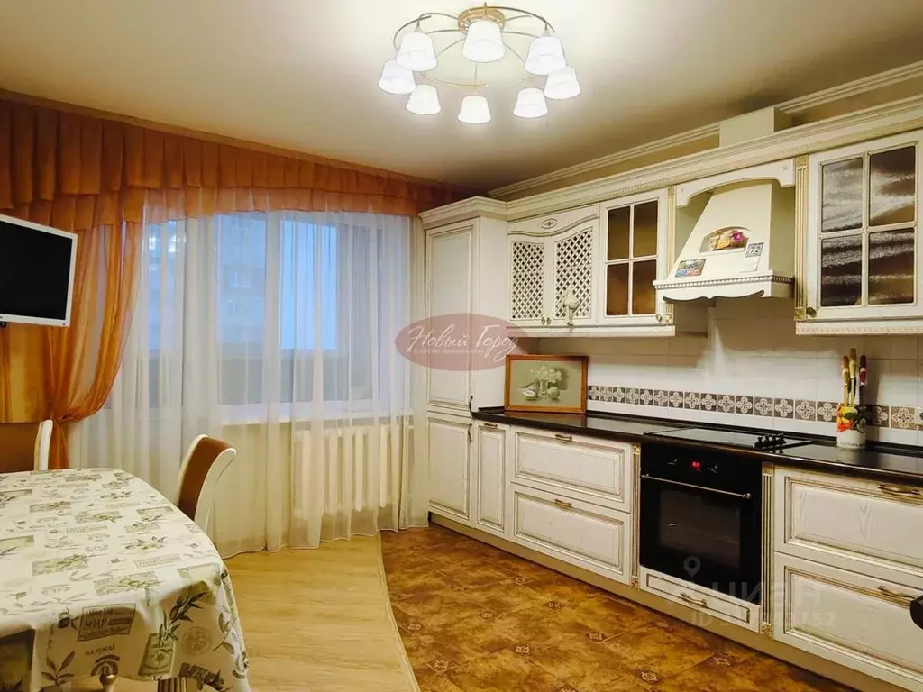 2-к кв. Тюменская область, Тюмень ул. Николая Семенова, 33к1 (66.0 м) - Фото 0