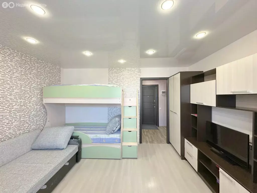 1-комнатная квартира: Киров, Производственная улица, 16 (29.5 м) - Фото 0