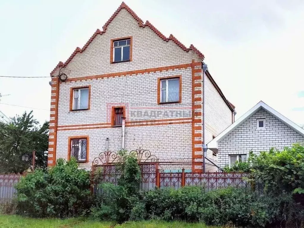 Дом в Белгородская область, Старый Оскол ул. Майсюка, 1 (235 м) - Фото 0