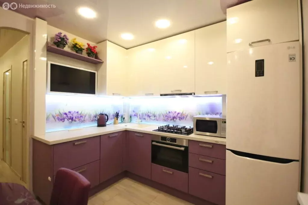 3-комнатная квартира: Новый Уренгой, район Северная Жилая Часть, ... - Фото 1