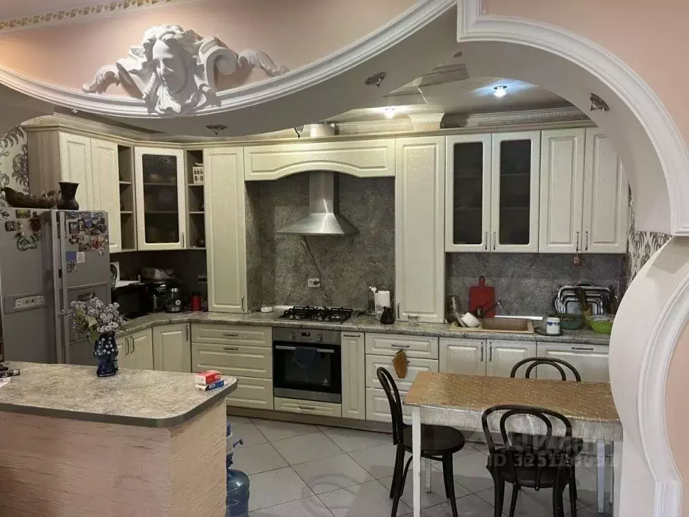 Дом в Оренбургская область, Оренбург ул. Коммуны, 55 (300 м) - Фото 1