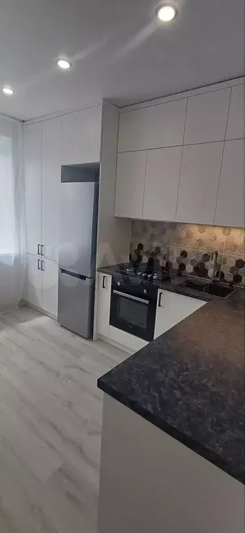 1-к. квартира, 42 м, 4/9 эт. - Фото 1