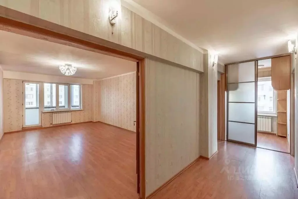 3-к кв. Саха (Якутия), Якутск ул. Дзержинского, 2/1 (96.0 м) - Фото 0