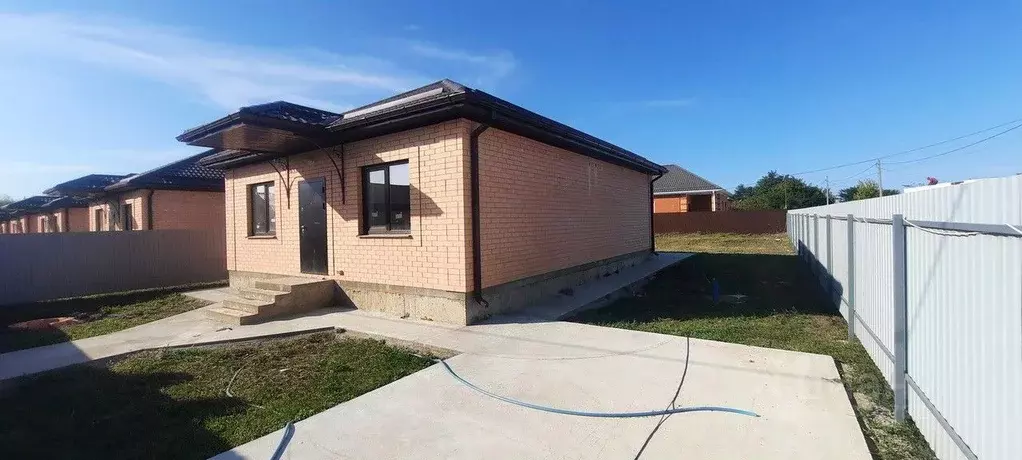 Дом в Краснодарский край, Динской район, с. Красносельское Садовая ул. ... - Фото 1