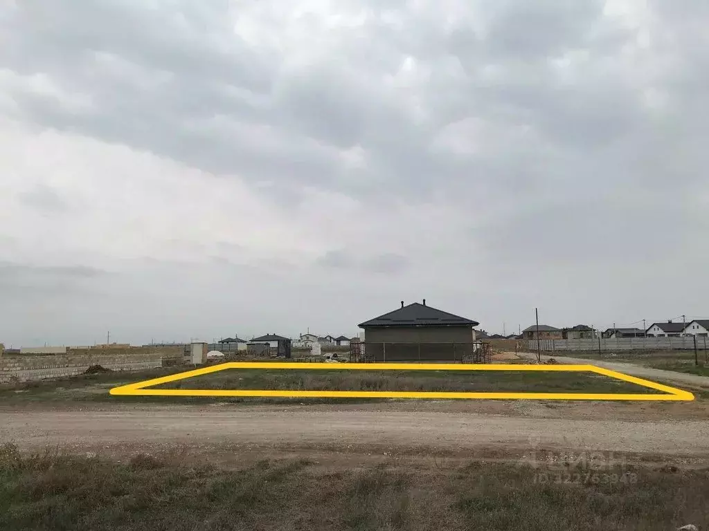 Участок в Крым, Сакский район, с. Уютное ул. Счастливая, 1 (8.0 сот.) - Фото 1