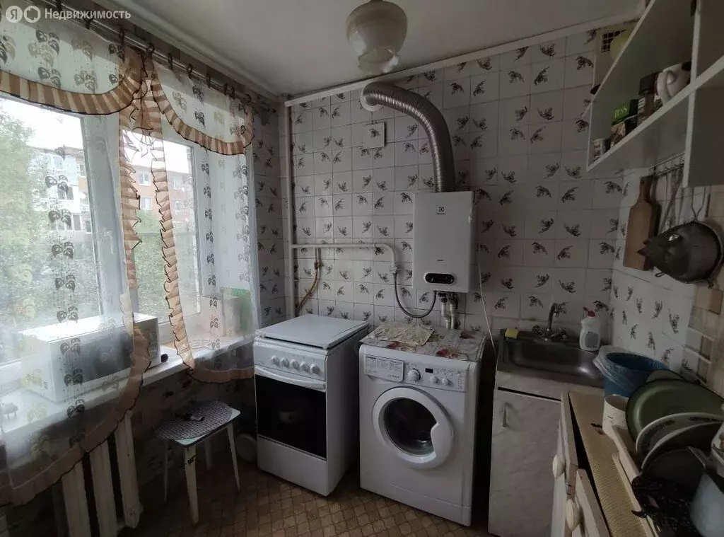 3-комнатная квартира: Каменск-Шахтинский, Дорожная улица, 19 (61.7 м) - Фото 0