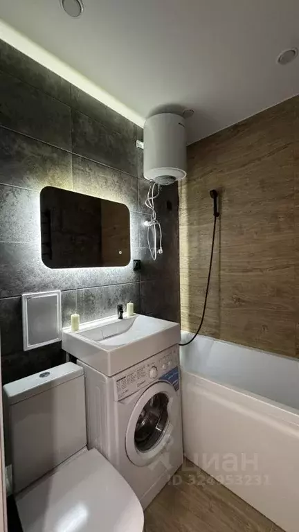 2-к кв. Омская область, Омск просп. Карла Маркса, 26 (42.0 м) - Фото 1