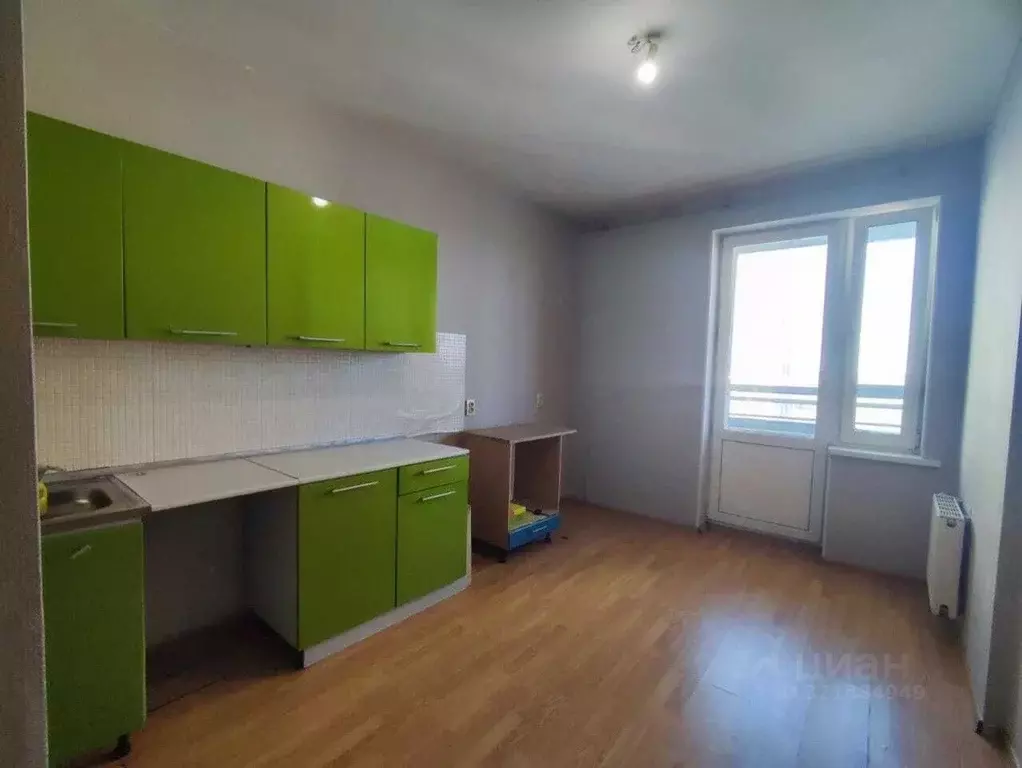 3-к кв. Свердловская область, Екатеринбург ул. Краснолесья, 135 (82.0 ... - Фото 1