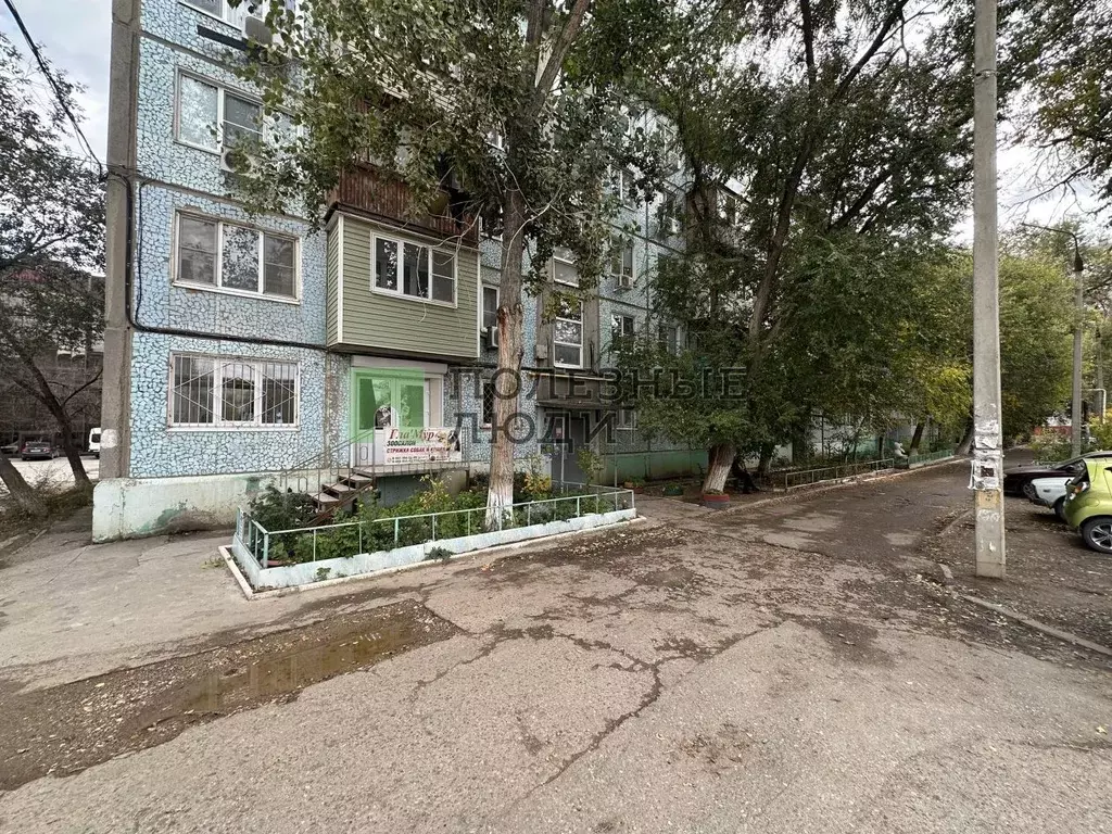 3-к кв. Астраханская область, Астрахань ул. Безжонова, 80 (50.0 м) - Фото 1