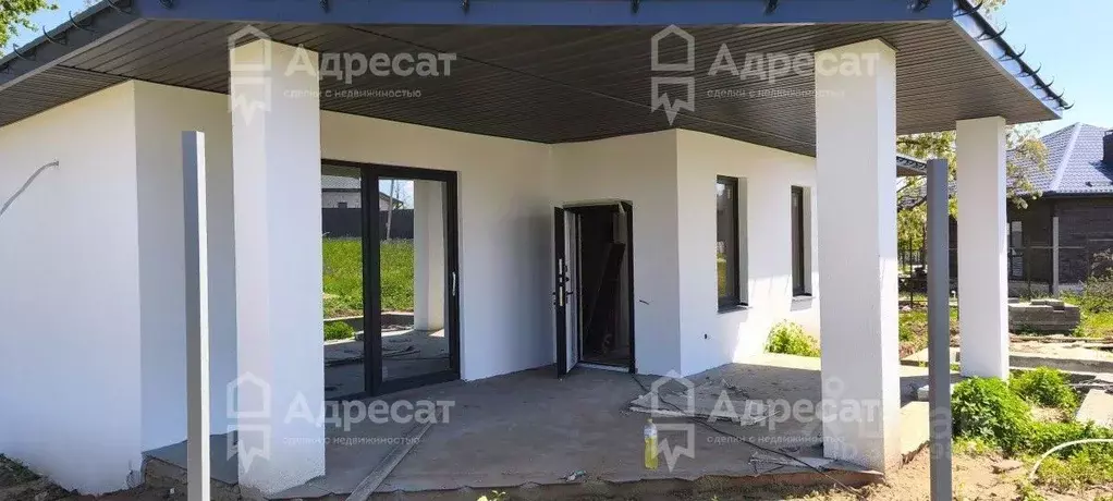 Дом в Волгоградская область, Волгоград ул. Джамбула Джабаева (130 м) - Фото 1