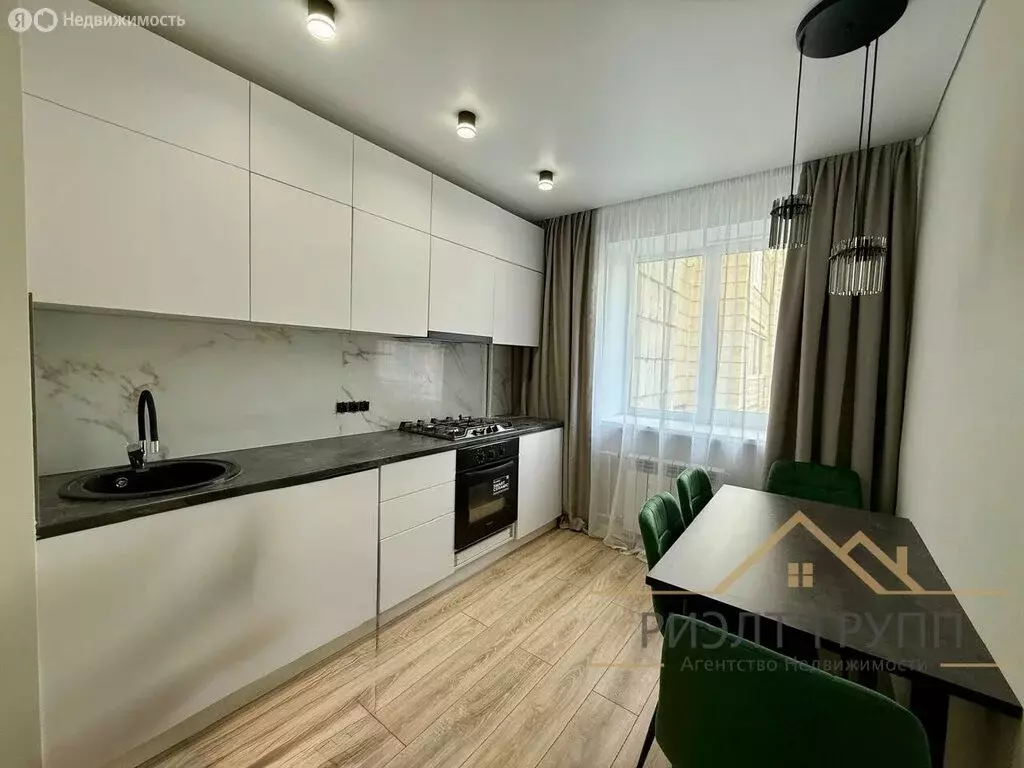3-комнатная квартира: Казань, улица Голубятникова, 26 (65 м) - Фото 0