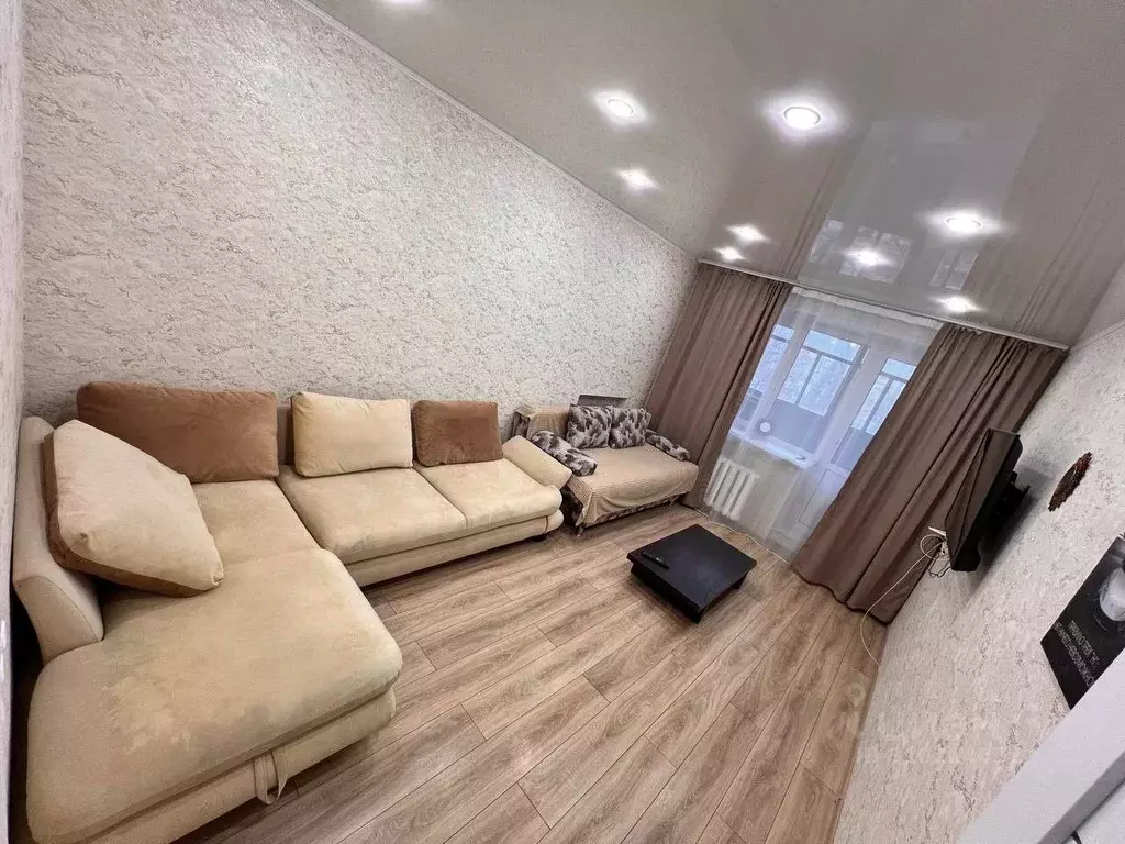 3-к кв. Тюменская область, Тюмень ул. Республики, 92 (80.0 м) - Фото 1