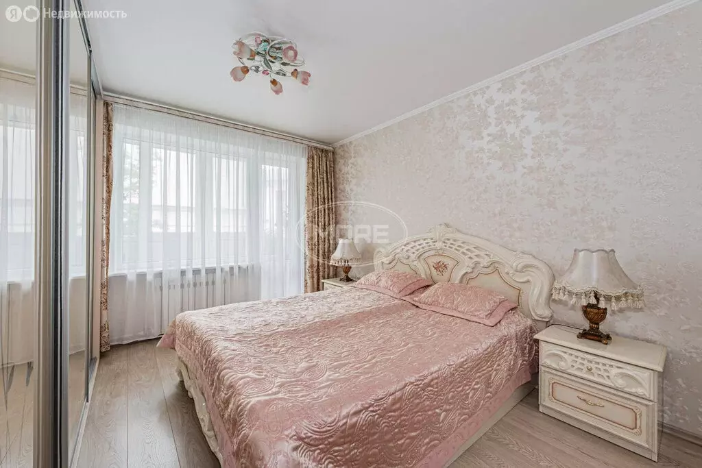 3-комнатная квартира: Калининград, улица Пушкина, 1 (62.7 м) - Фото 1