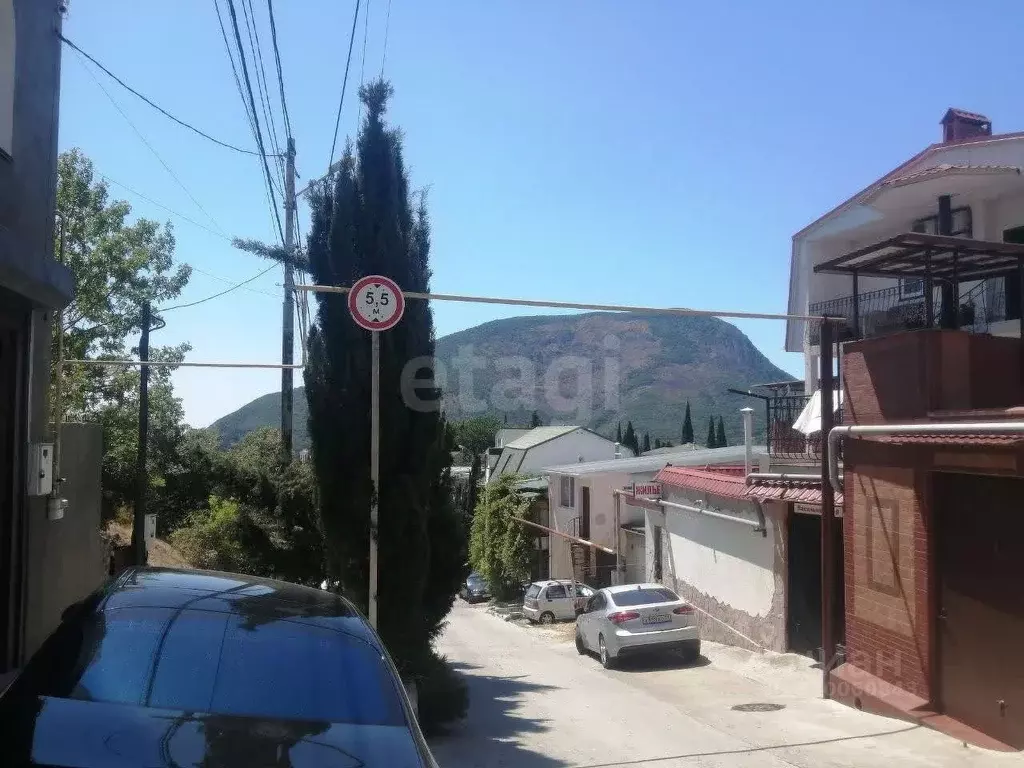 Дом в Крым, Алушта муниципальный округ, Партенит пгт ул. Ламбатская, 4 ... - Фото 0