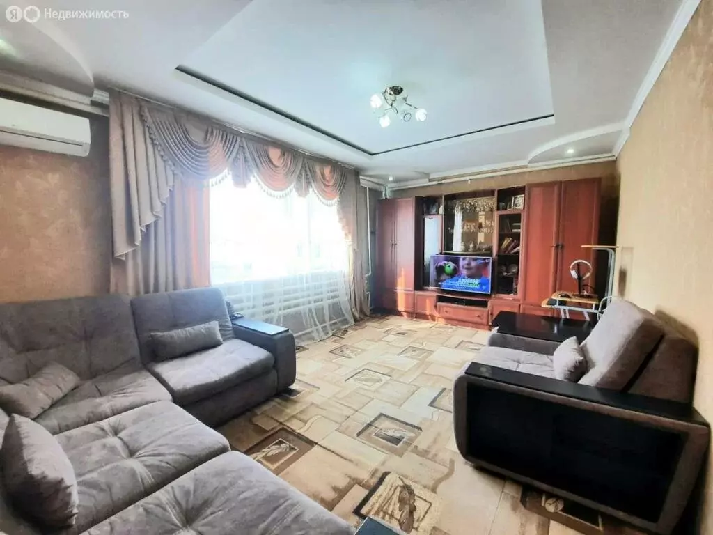 2-комнатная квартира: Каменск-Шахтинский, Краснодонская улица, 6 (62.6 ... - Фото 0