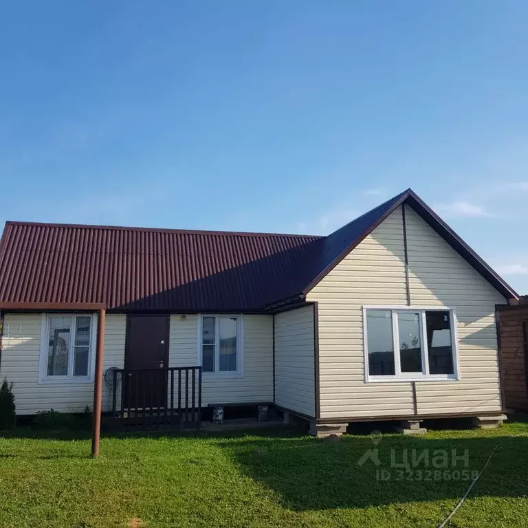 Дом в Калужская область, Жуковский муниципальный округ, с. Тарутино ... - Фото 1