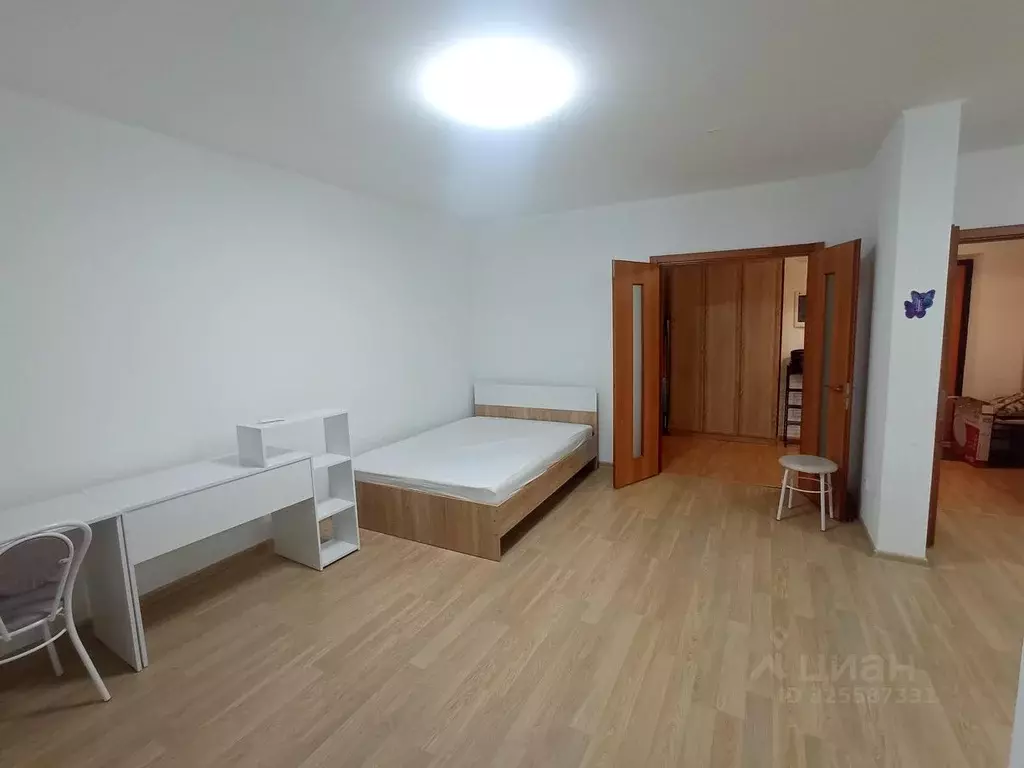 1-к кв. Свердловская область, Екатеринбург ул. Ирбитская, 8 (55.0 м) - Фото 1