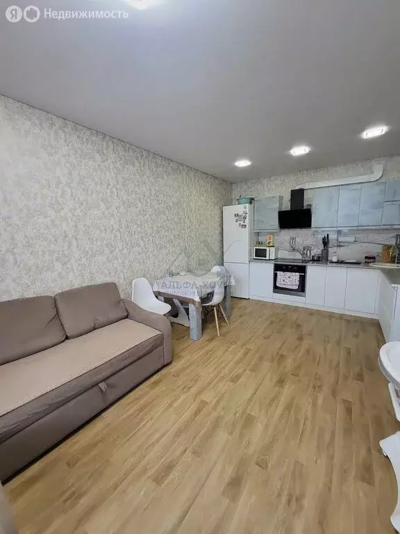 3-комнатная квартира: Оренбург, проспект Победы, 157/4 (57 м) - Фото 1