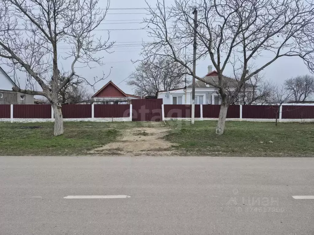 Дом в Крым, Кировский район, Абрикосовское с/пос, с. Кринички ул. ... - Фото 1