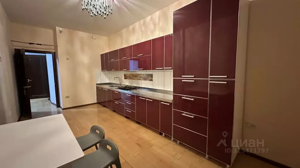 2-к кв. Саха (Якутия), Якутск ул. Кирова, 31/6 (66.9 м) - Фото 1