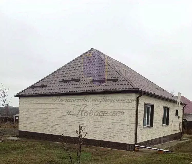 Коттедж в Белгородская область, Старооскольский городской округ, с. ... - Фото 1
