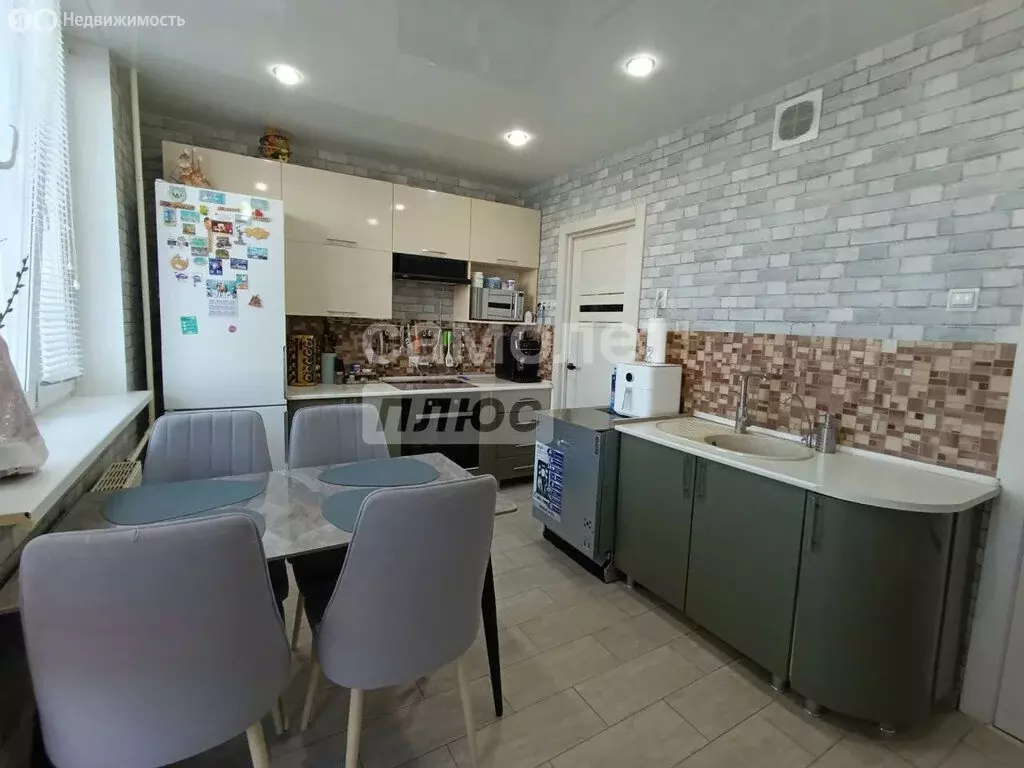 3-комнатная квартира: Ишим, улица Калинина, 135 (80.4 м) - Фото 1