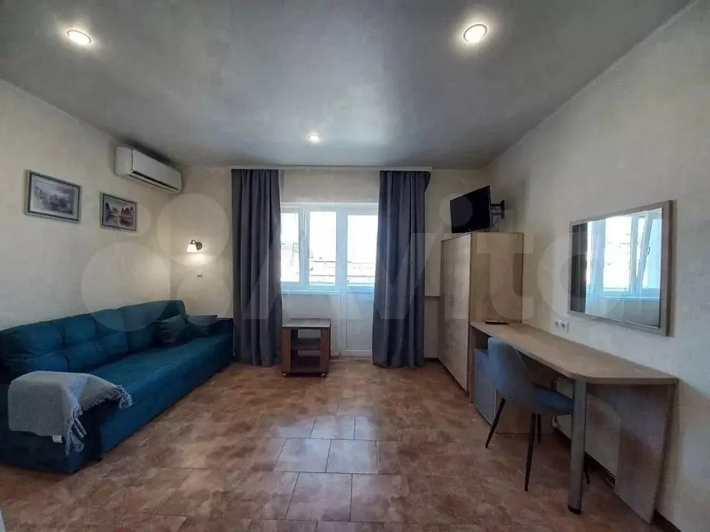 Комната 44 м в 4-к., 1/3 эт. - Фото 1