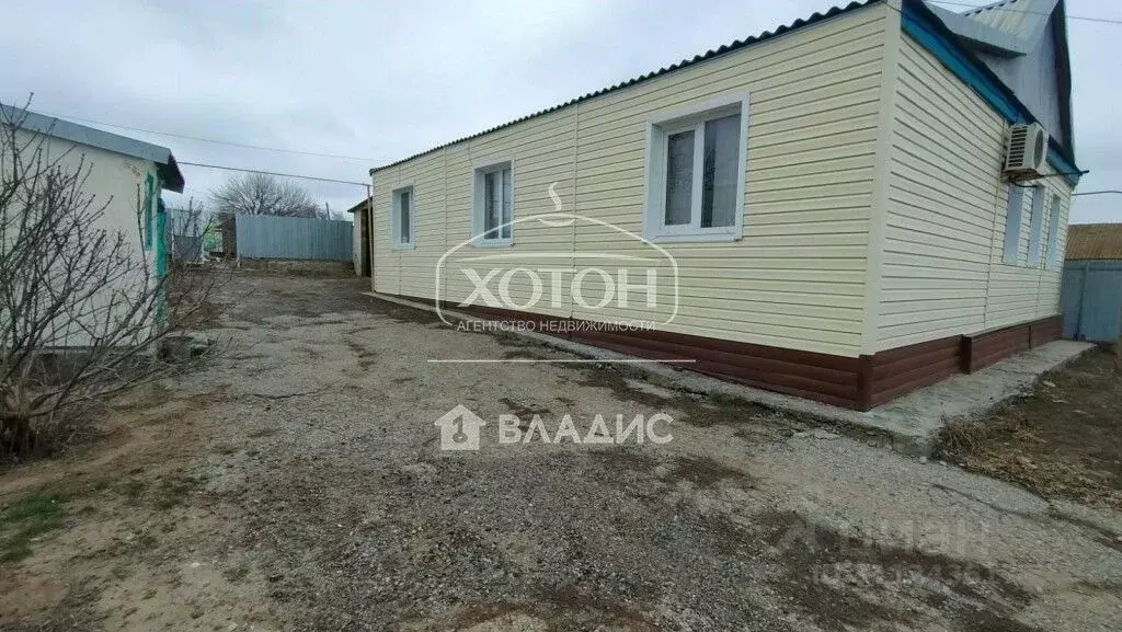 Дом в Калмыкия, Целинный район, с. Троицкое ул. Мира (86 м) - Фото 0