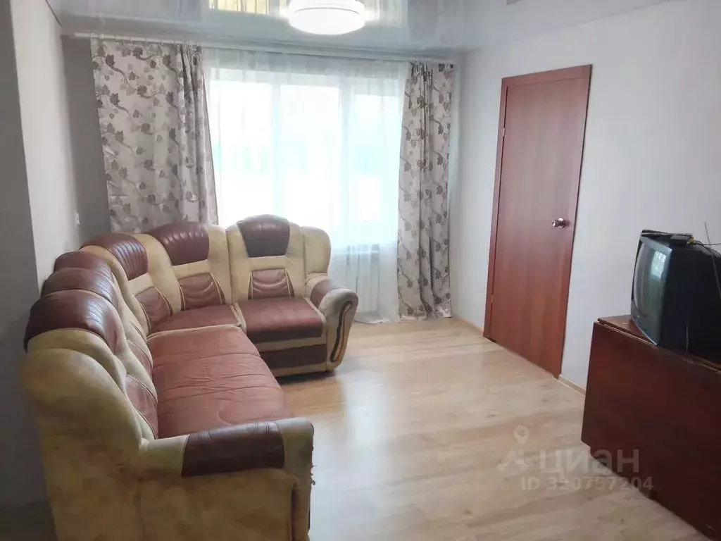 3-к кв. Омская область, Исилькуль Первомайская ул., 1В (63.0 м) - Фото 1