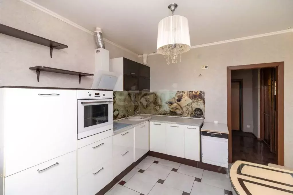 2-к кв. Тюменская область, Тюмень ул. Муравленко, 13 (57.5 м) - Фото 1