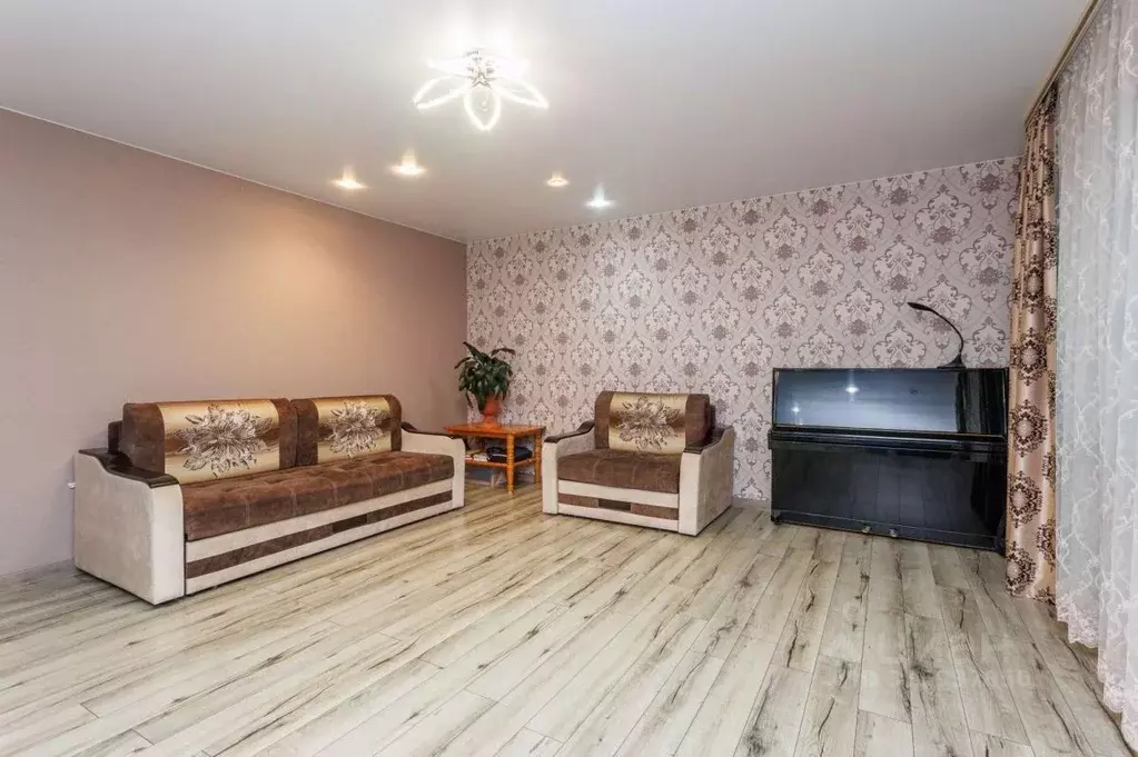 1-к кв. Башкортостан, Уфа ул. Октябрьской Революции, 54А (58.4 м) - Фото 1