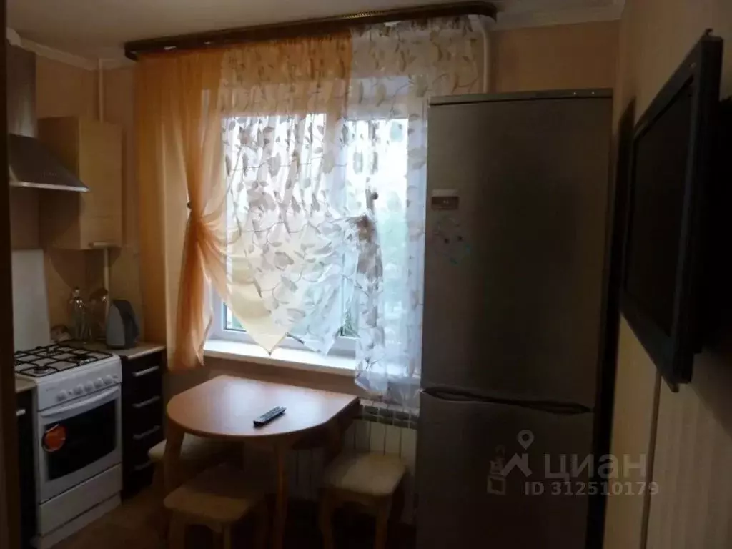 1-к кв. Коми, Усинск Молодежная ул., 13 (40.0 м) - Фото 0