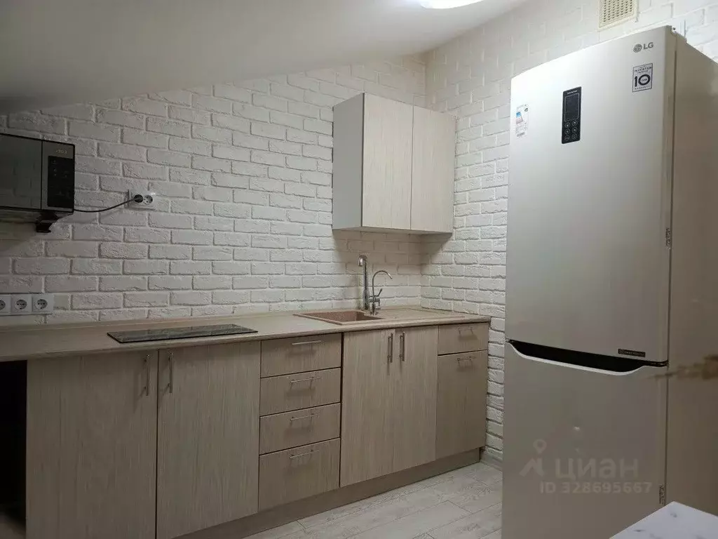 1-к кв. Крым, Симферополь ул. Железнодорожная, 1Г (30.7 м) - Фото 2