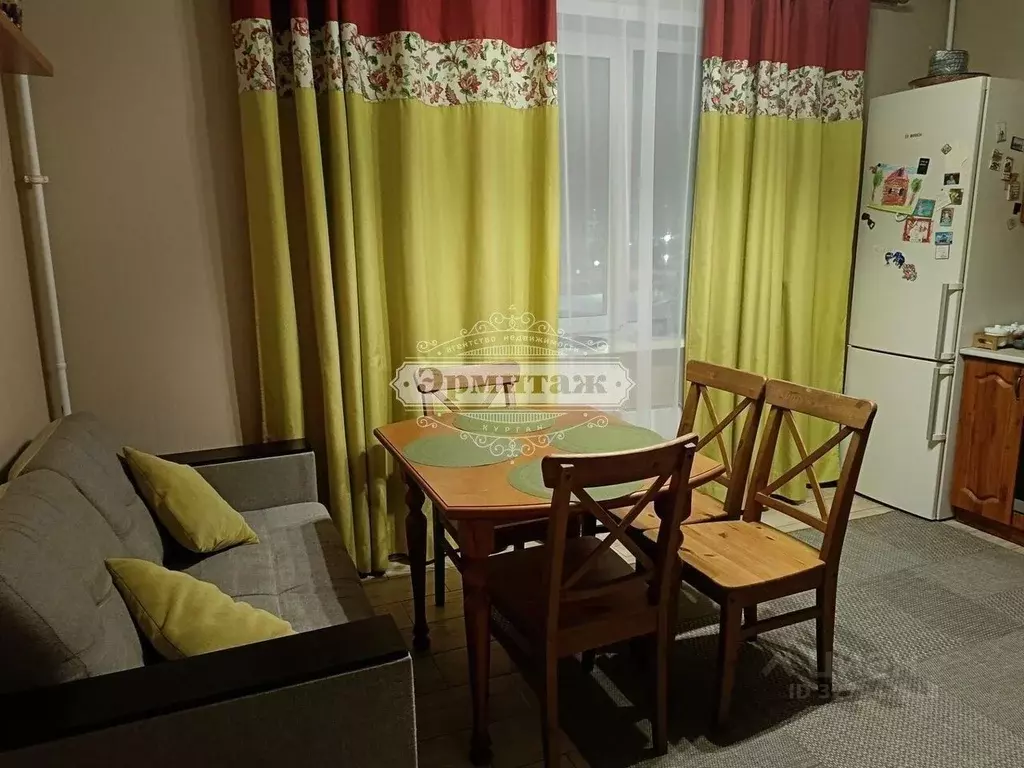 2-к кв. Курганская область, Курган Заозерный жилрайон, 4-й мкр, 17 ... - Фото 2