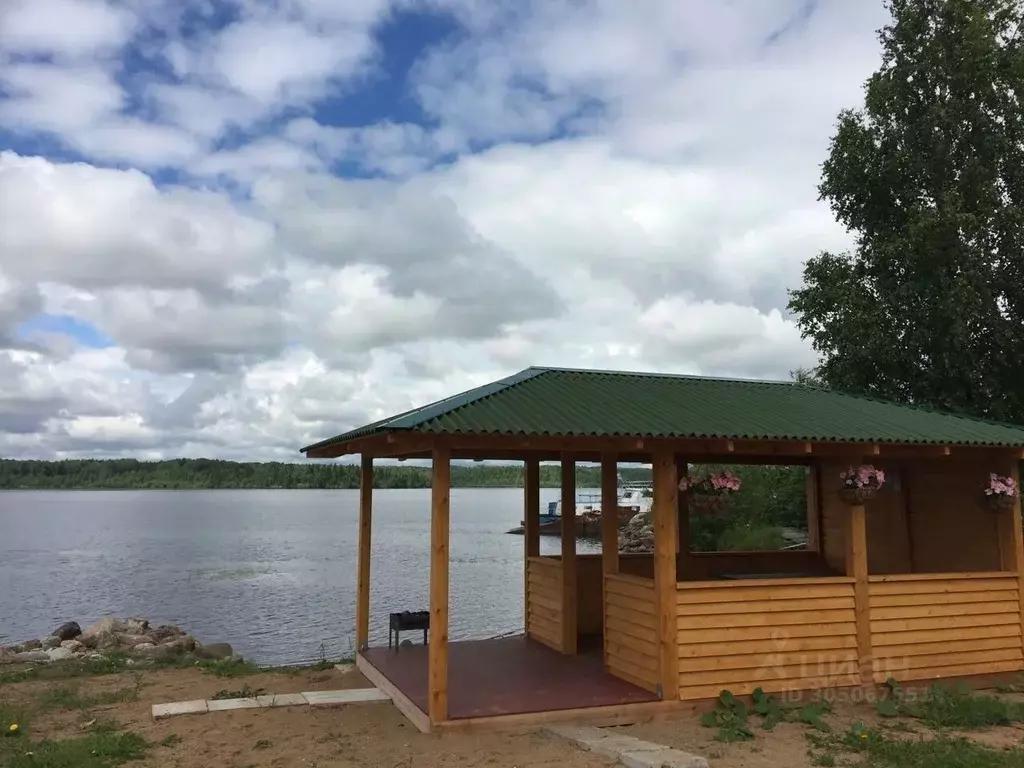 Дом в Ленинградская область, Лодейнопольский район, пос. Свирьстрой ... - Фото 1