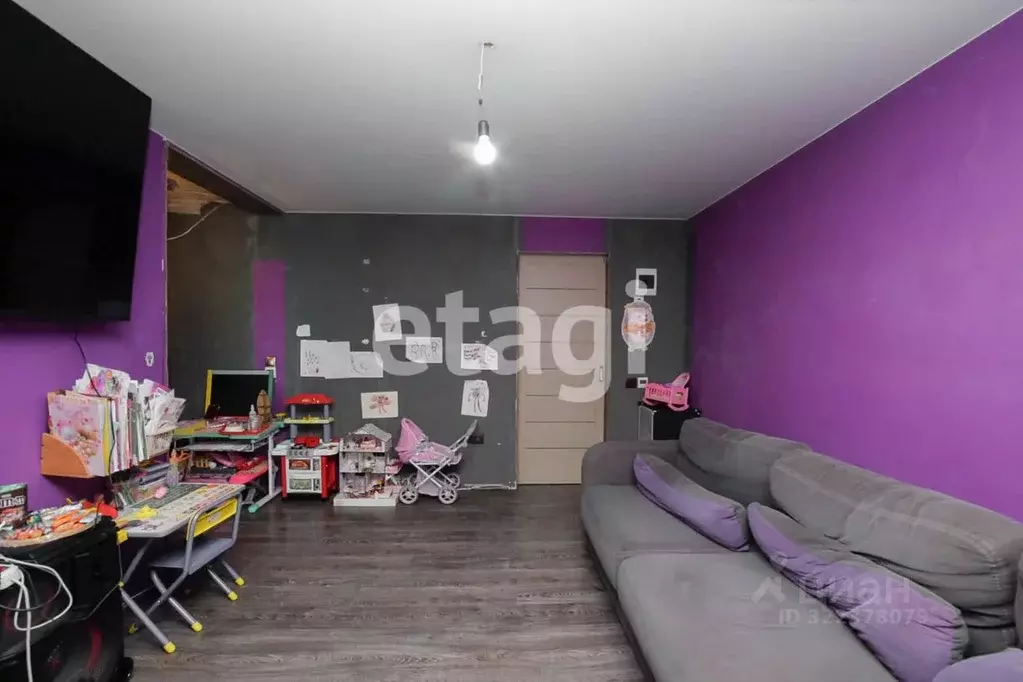 Дом в Красноярский край, Красноярск 6-я Продольная ул., 11 (220 м) - Фото 1