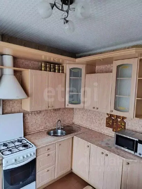 3-к кв. Омская область, Омск просп. Комарова, 31 (63.0 м) - Фото 1