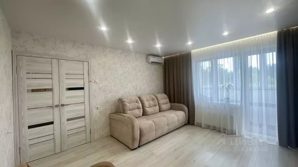2-к кв. Омская область, Омск Сибирский просп., 53 (60.2 м) - Фото 0