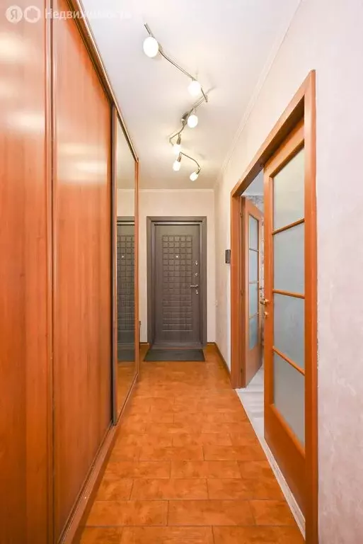 4-комнатная квартира: Красноярск, Комсомольский проспект, 3В (81.3 м) - Фото 0