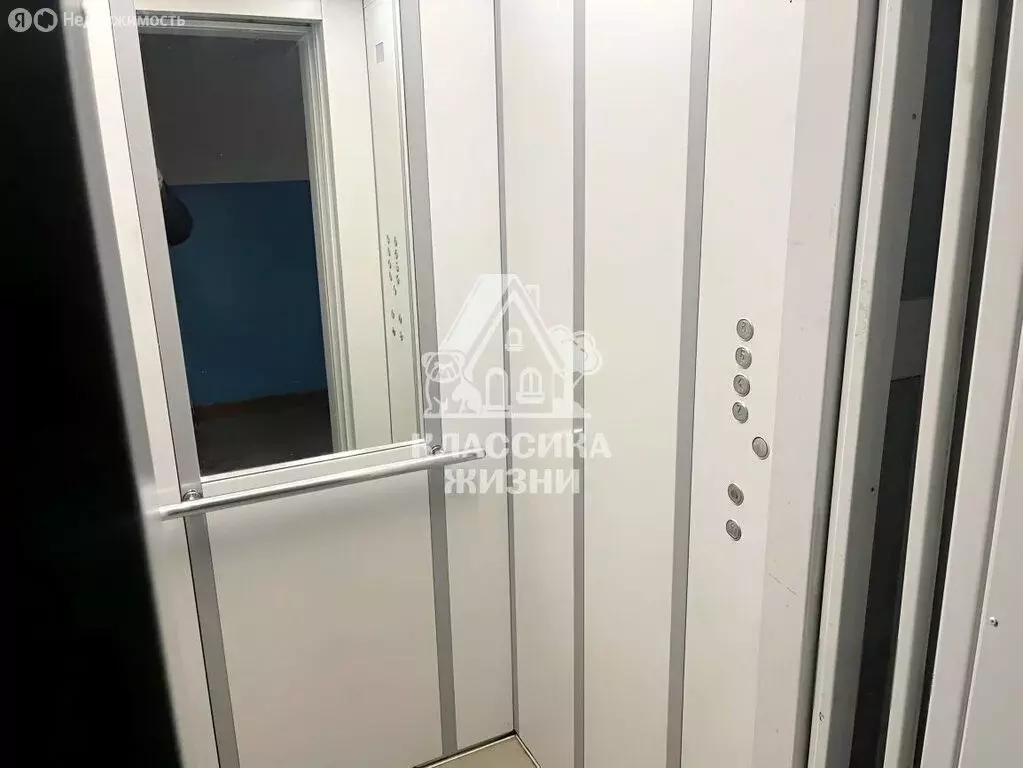 3-комнатная квартира: Нижний Новгород, улица Коминтерна, 10 (63 м) - Фото 1